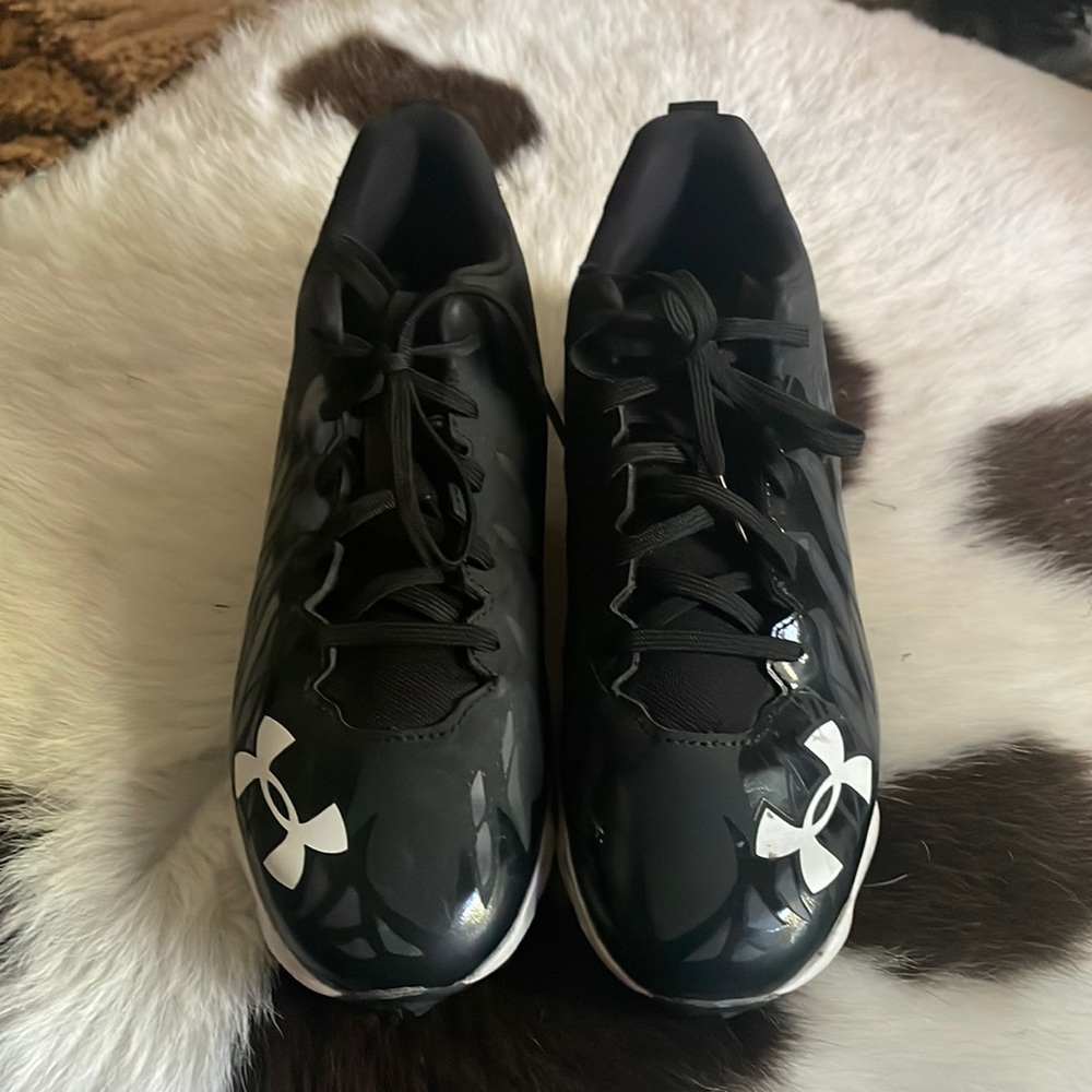 Baseball cleats